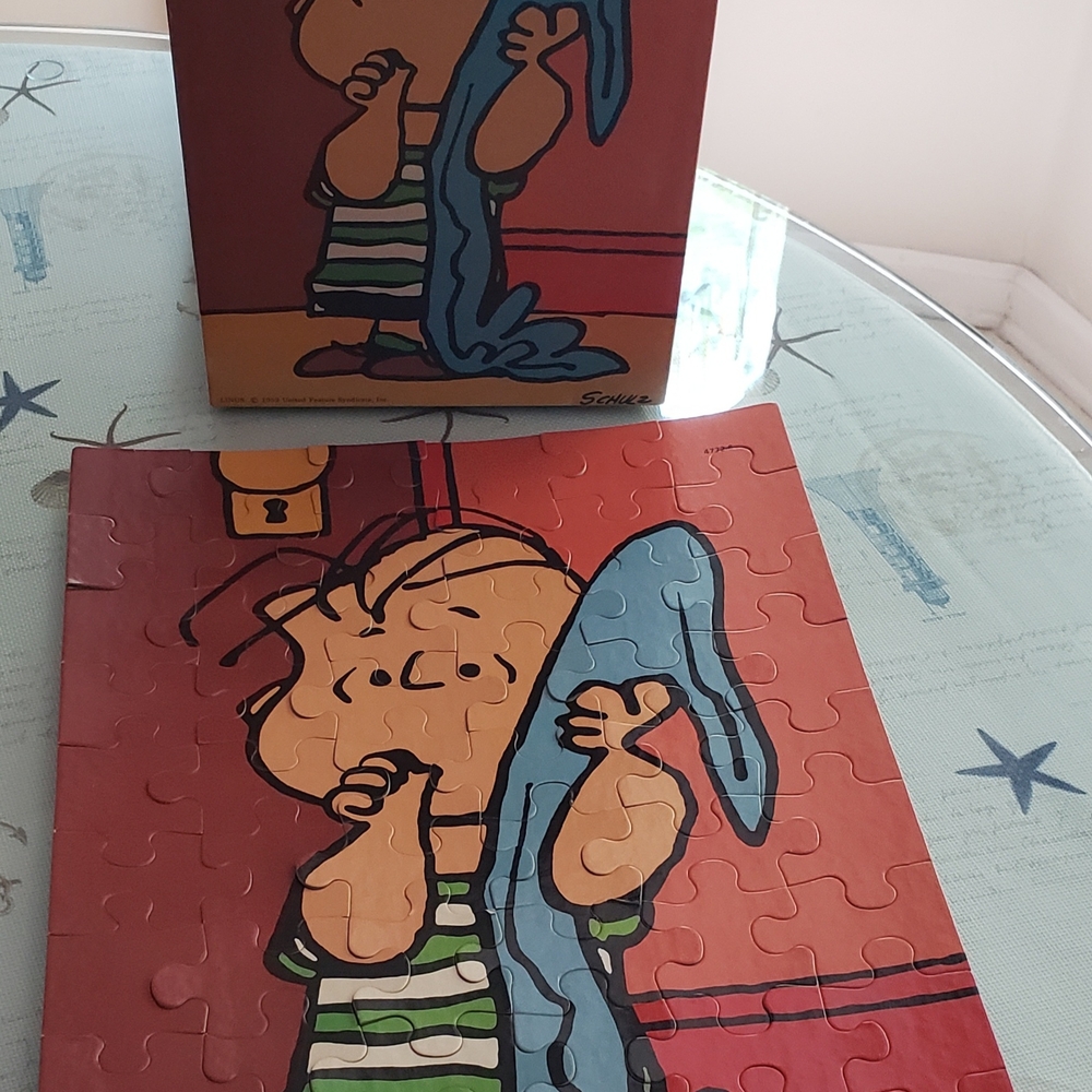 Peanuts Linus Puzzle with Blanket 60 Piece Puzzle